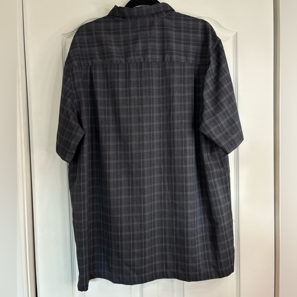 Men's Classic Plaid Button Down Shirt - Picture 2 of 4